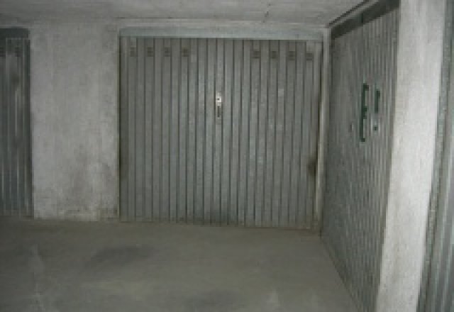 Ampio garage in zona servitissima - 2