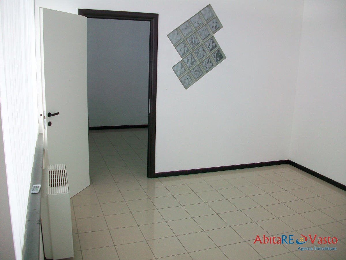 Locale Commerciale Vasto CH239576