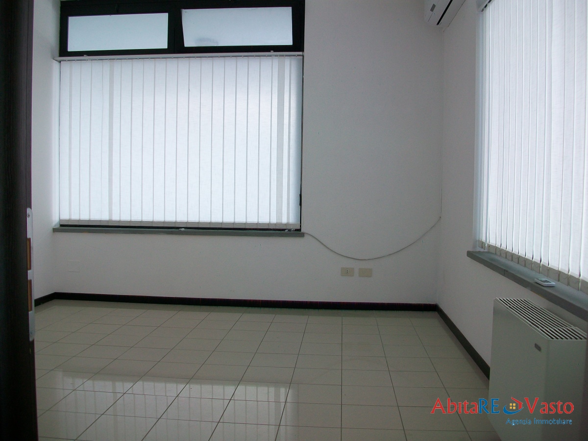 Locale Commerciale Vasto CH239576