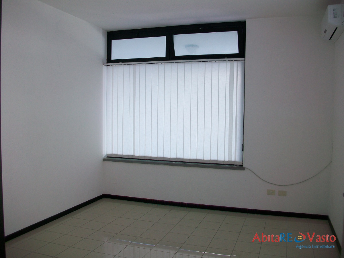 Locale Commerciale Vasto CH239576